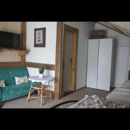 Privat Laura *